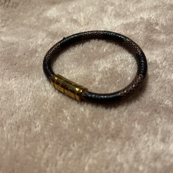 Louis Vuitton Keep It Bracelet - Picture 3 of 5